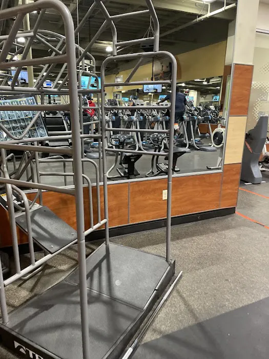 24 Hour Fitness Picture 4