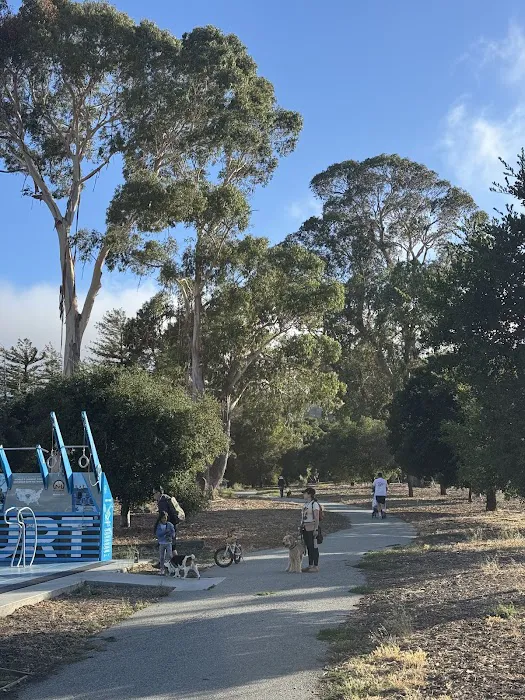 Fitness Court at Millbrae Spur Trail Picture 2