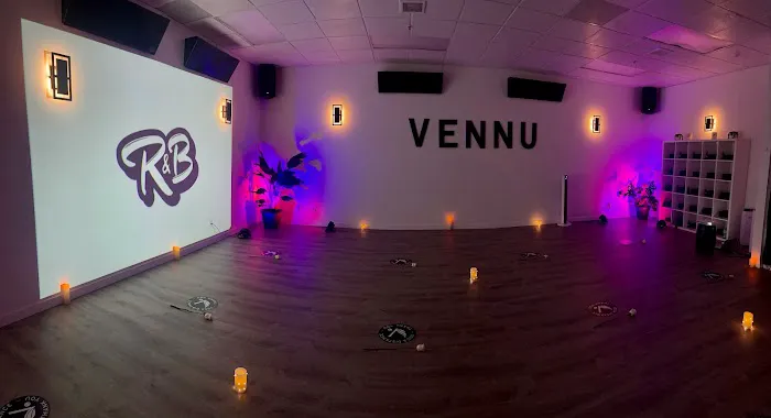 VENNU Yoga - Pilates - Barre -TRX - Dance Studio Picture 8