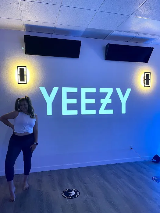 VENNU Yoga - Pilates - Barre -TRX - Dance Studio Picture 5