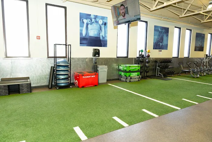 24 Hour Fitness Picture 7