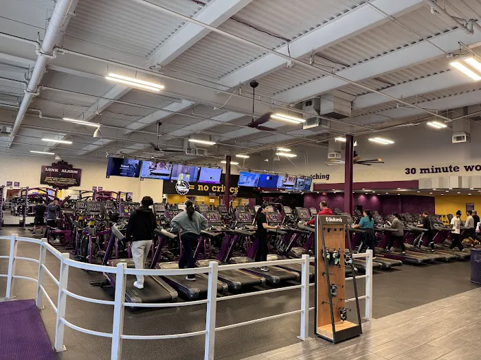 Planet Fitness Picture 9