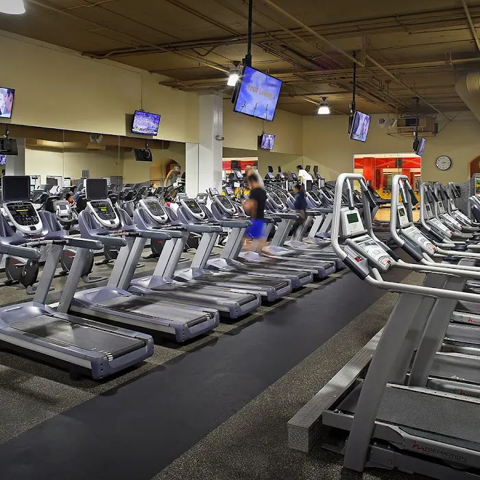 24 Hour Fitness Picture 10