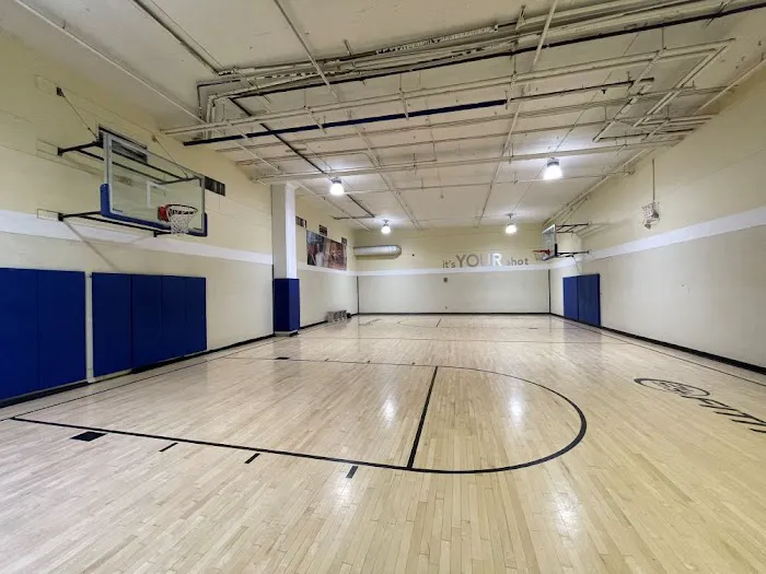 24 Hour Fitness Picture 4