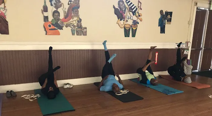 Armando Luna Yoga Picture 3