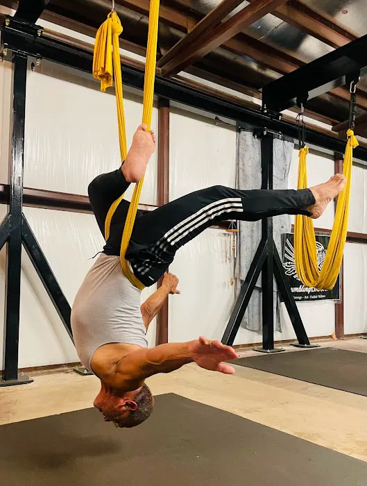 Armando Luna Yoga Picture 8