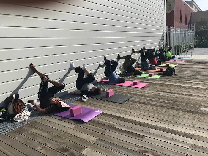 Armando Luna Yoga Picture 6