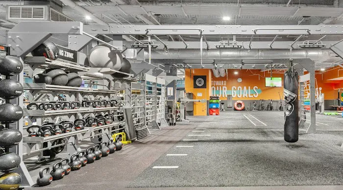 Crunch Fitness Picture 5