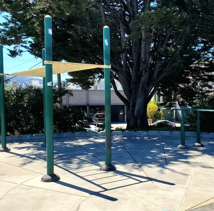 Franklin Square Outdoor Gym Picture 1