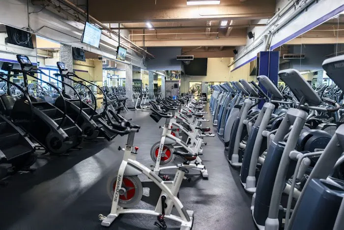 24 Hour Fitness Picture 9