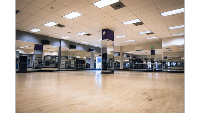 24 Hour Fitness Picture 6