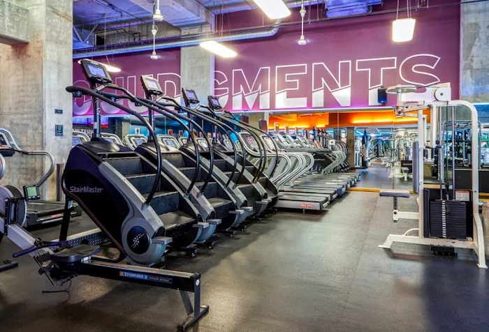 Crunch Fitness Picture 8