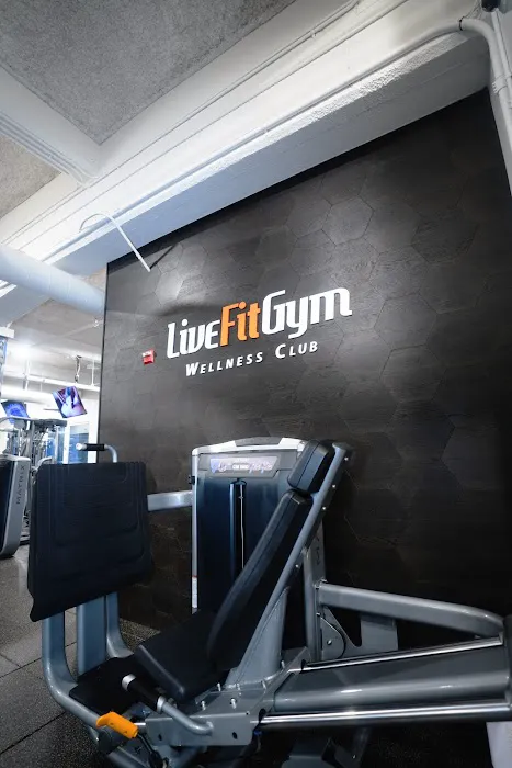 Live Fit Gym • Castro Picture 9