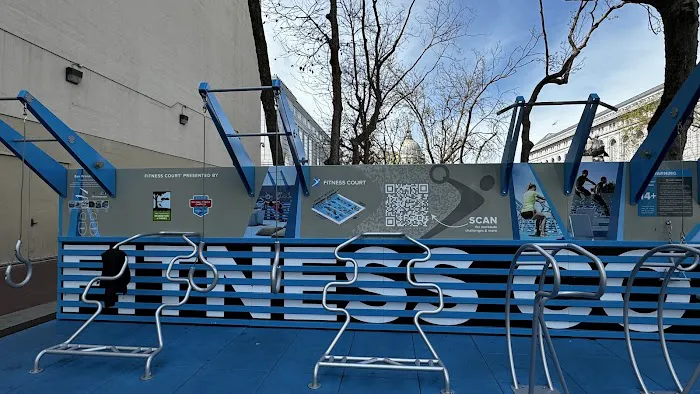 Fitness Court at UN Plaza Picture 9