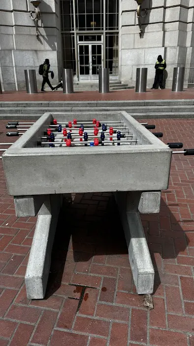 Fitness Court at UN Plaza Picture 4