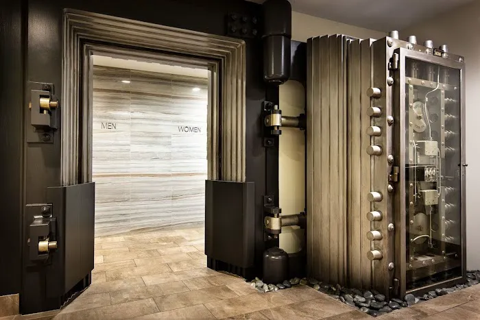 Equinox Pine Street Picture 5