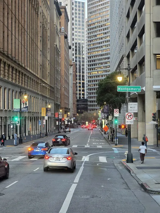 Barry's FiDi Picture 3