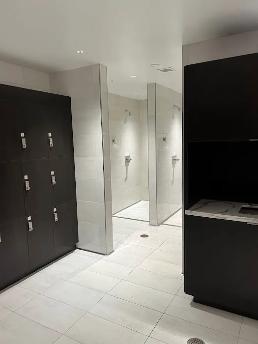 Hot 8 Yoga Picture 3