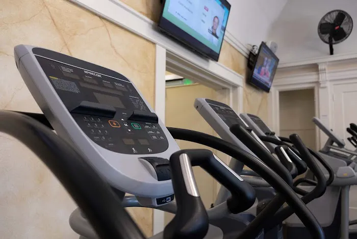 Live Fit Gym • Inner Richmond Picture 6