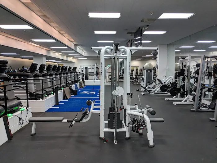 Bay Club Financial District Picture 8