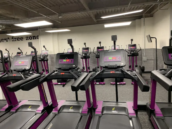 Planet Fitness Picture 6