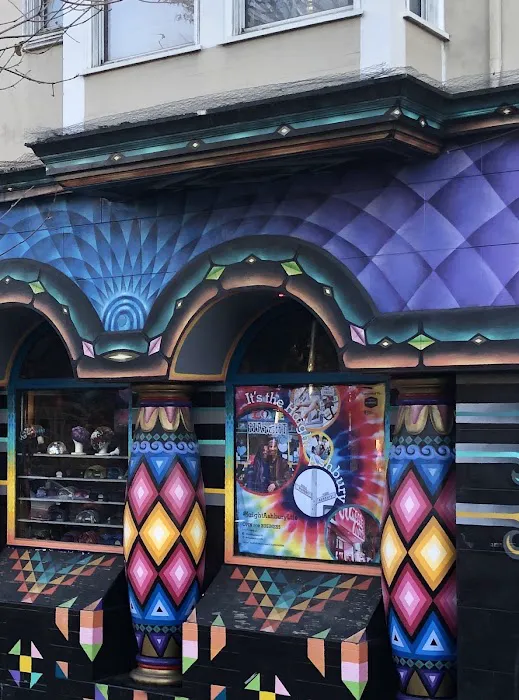 Betty Roi Yoga du Soleil Picture 1