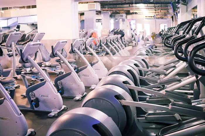 24 Hour Fitness Picture 9