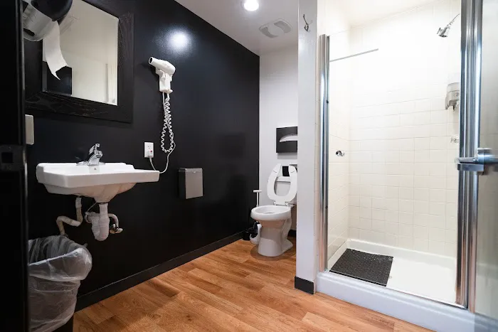 Local's Fitness Picture 7