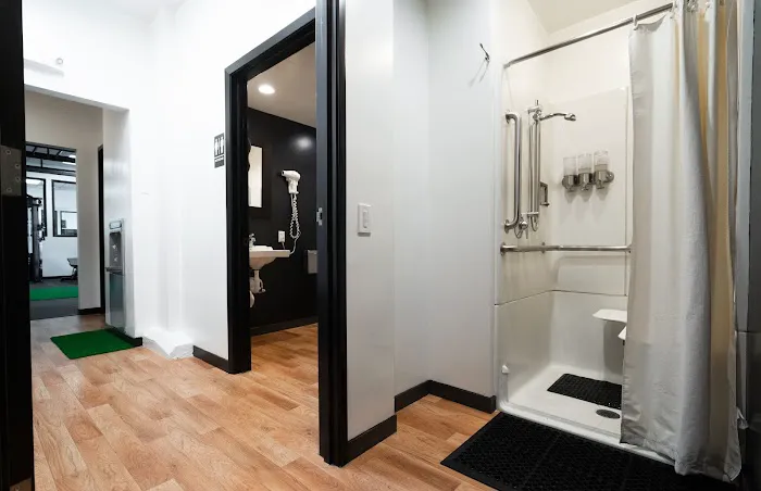 Local's Fitness Picture 4