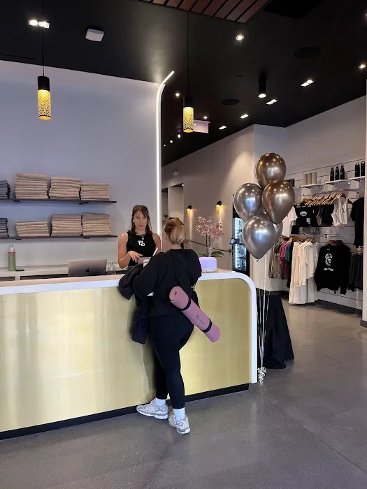 Hot 8 Yoga Picture 10