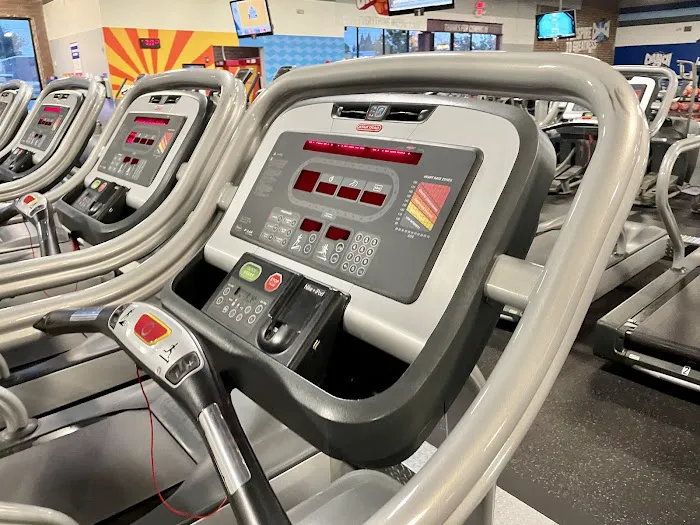 Crunch Fitness Picture 4