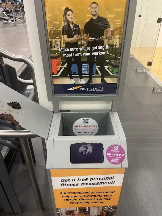 LA Fitness Picture 9