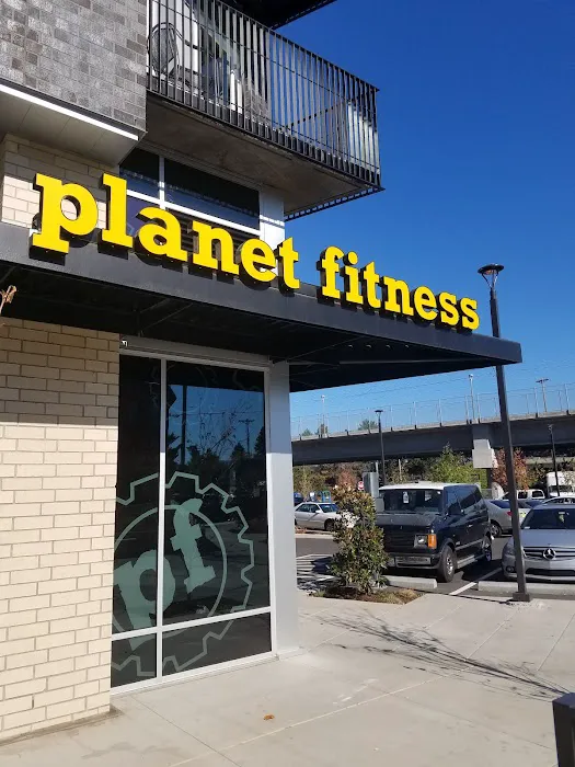 Planet Fitness Picture 10