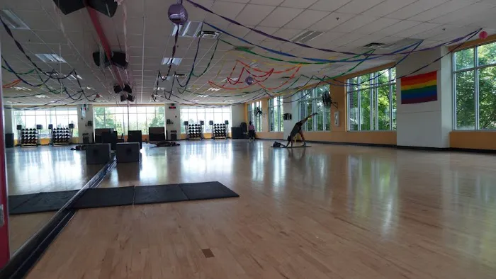 24 Hour Fitness Picture 3