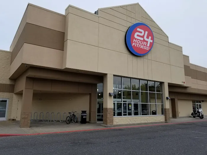 24 Hour Fitness Picture 10