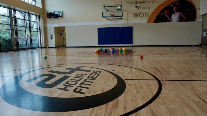 24 Hour Fitness Picture 9