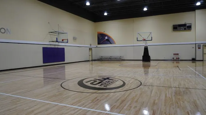 24 Hour Fitness Picture 6