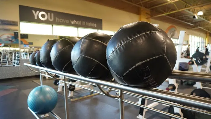 24 Hour Fitness Picture 4