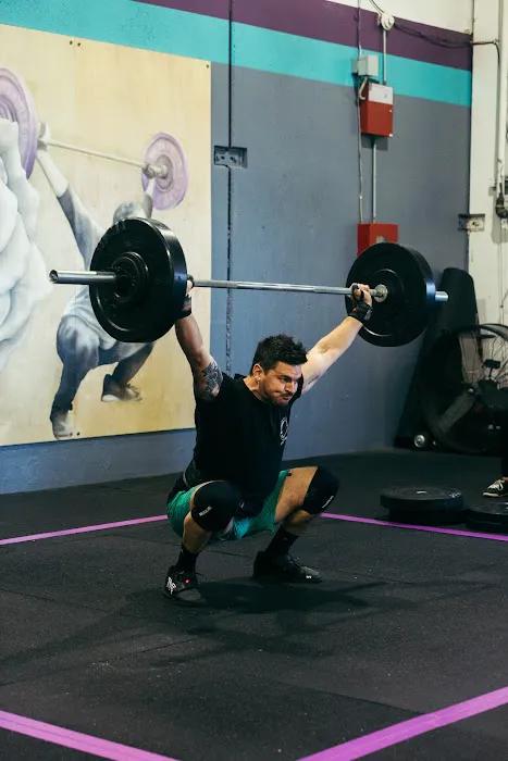 Common Ground Weightlifting Picture 3