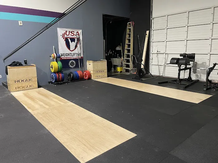 Common Ground Weightlifting Picture 2