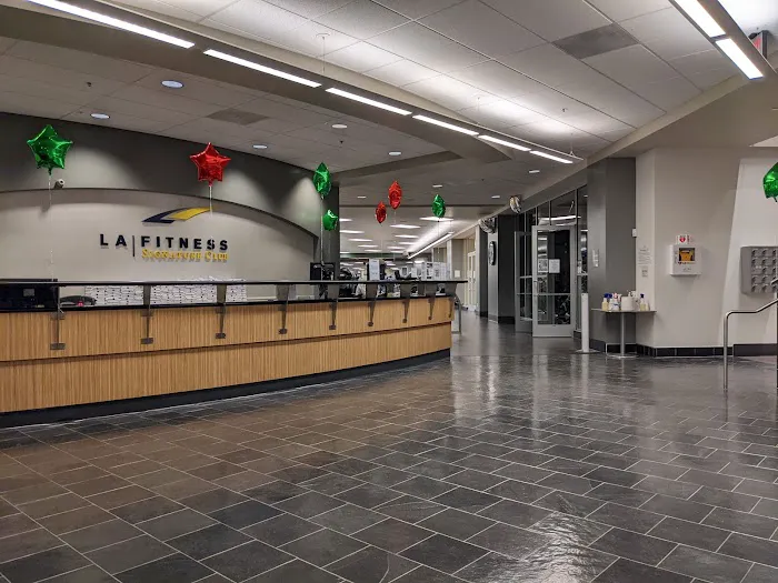 LA Fitness Picture 9