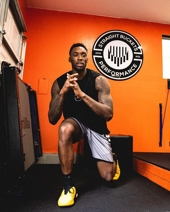 Straight Buckets Performance Picture 2