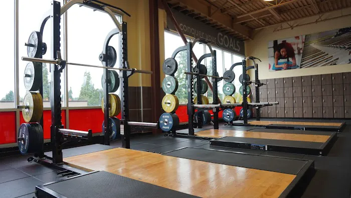 24 Hour Fitness Picture 4