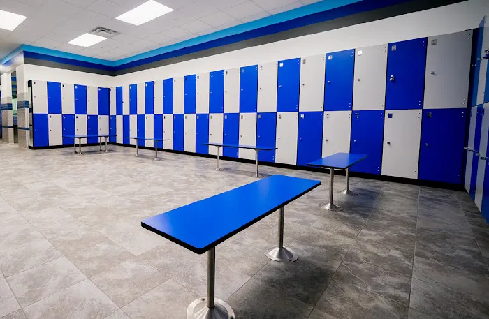 Crunch Fitness - Vancouver Plaza Picture 2