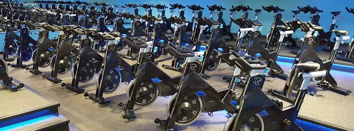 Gold's Gym Vancouver (Vancouver Mall) Picture 2