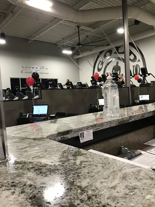 Gold's Gym Vancouver (Vancouver Mall) Picture 9