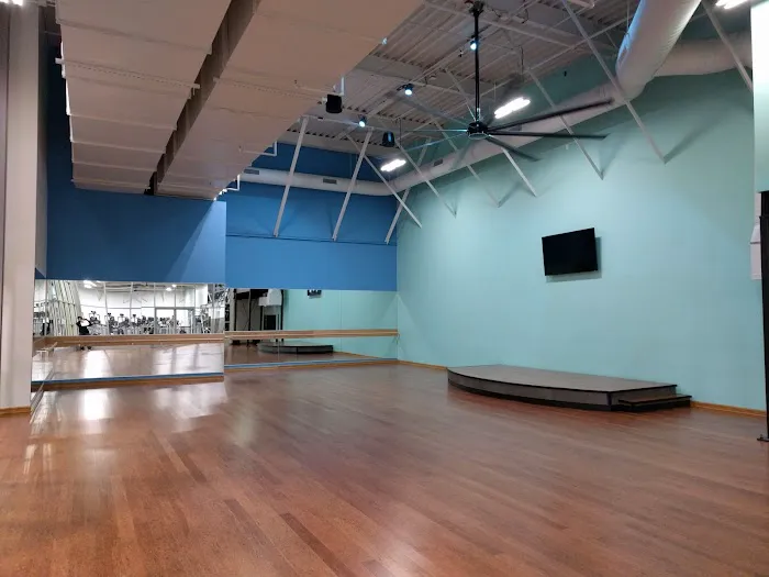 Gold's Gym Vancouver (Vancouver Mall) Picture 10