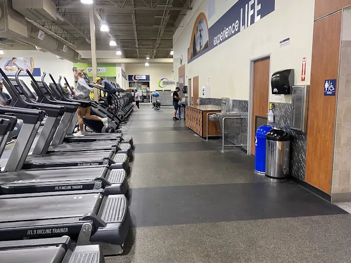 24 Hour Fitness Picture 9