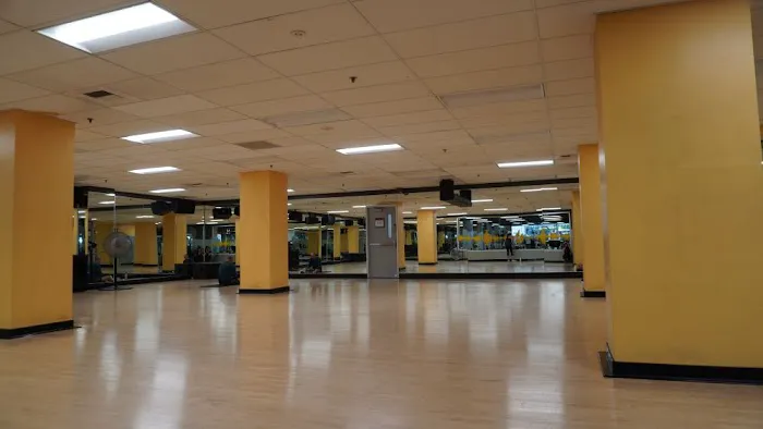 24 Hour Fitness Picture 3