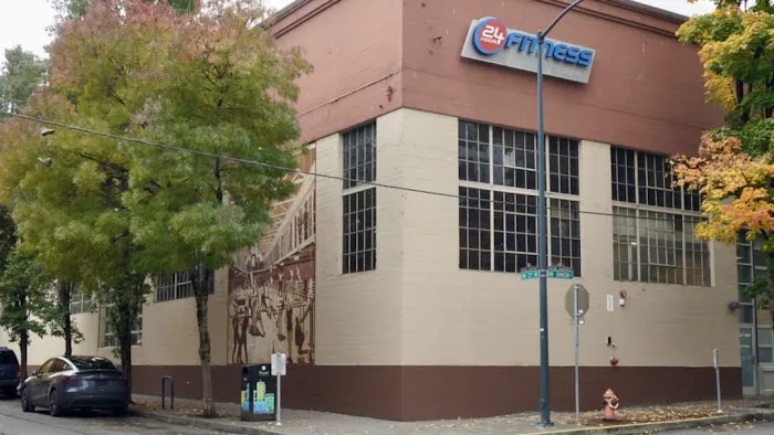 24 Hour Fitness Picture 3